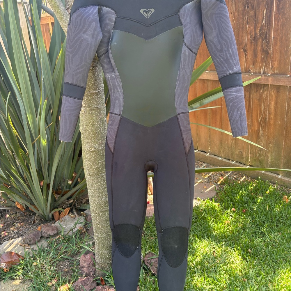 Roxy Charcoal and Black Wetsuit